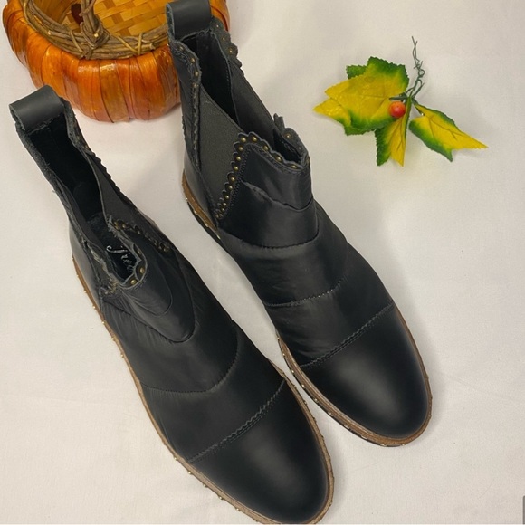 Free People Atlas Puffer Chelsea Black Booties Size 9.5 - Picture 9 of 12